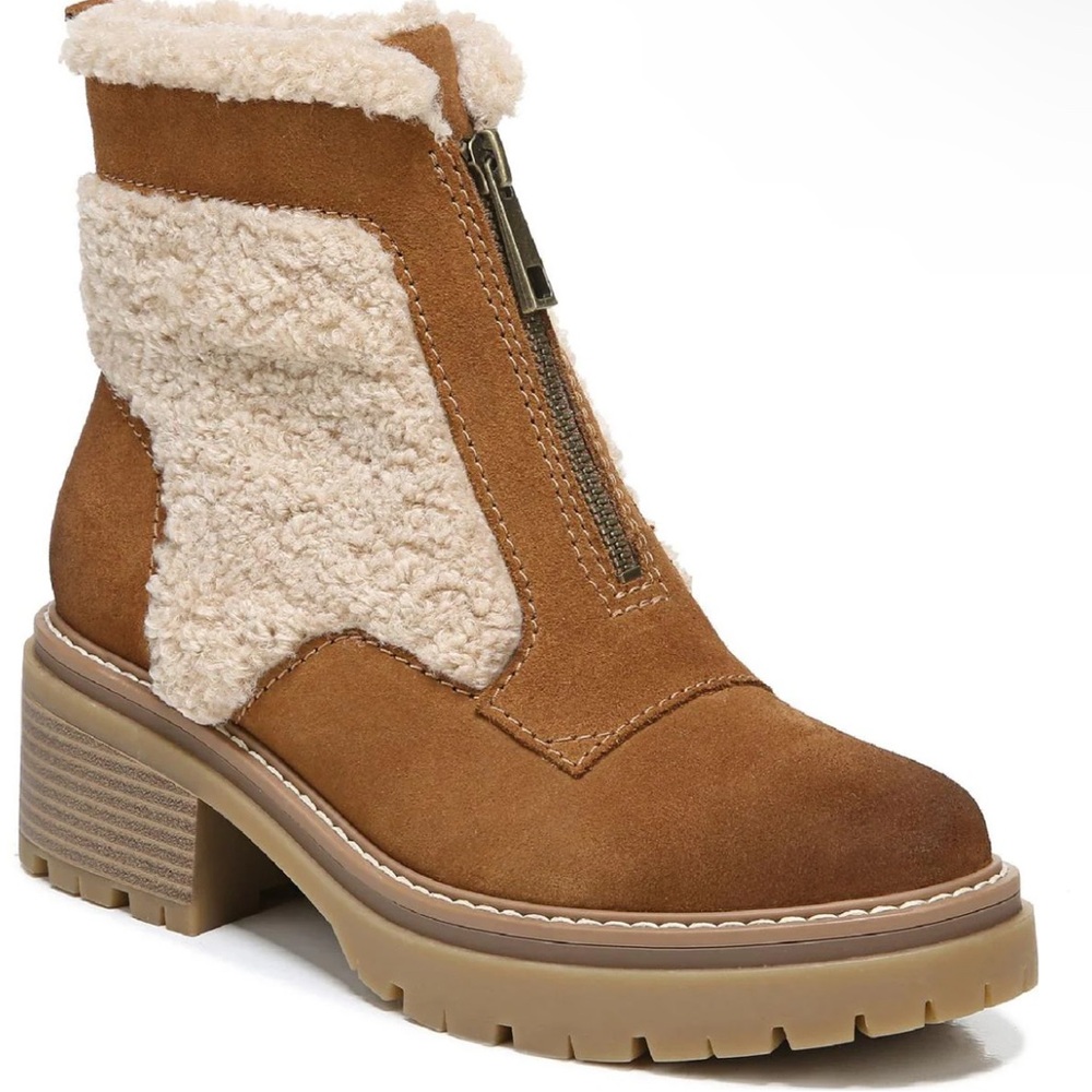 NATURALIZER women’s size 9.5 boot
NEW NO BOX, JETT SUEDE LUGGED SOLE ANKLE BOOTS